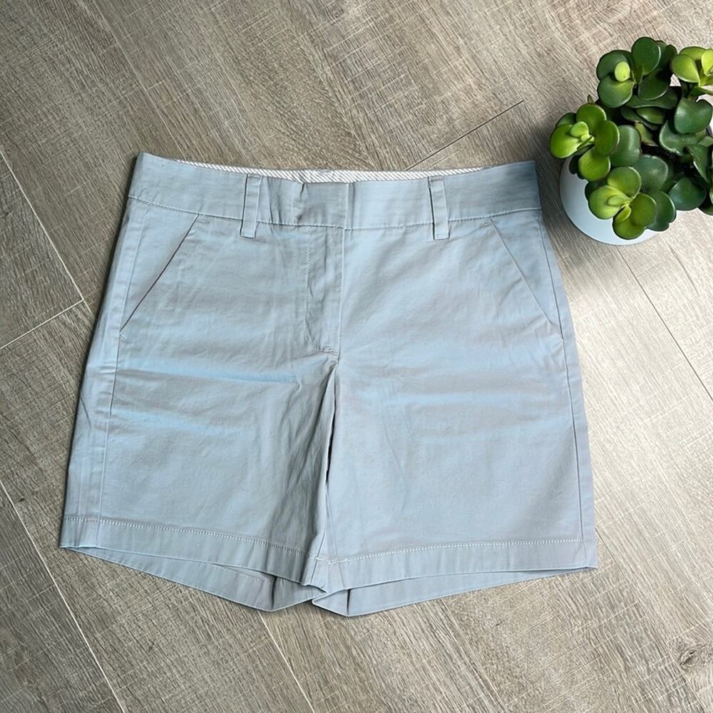 TOMMY HILFIGER Light Gray Flat Front Bermuda Shorts with Pockets Women’s Size 6